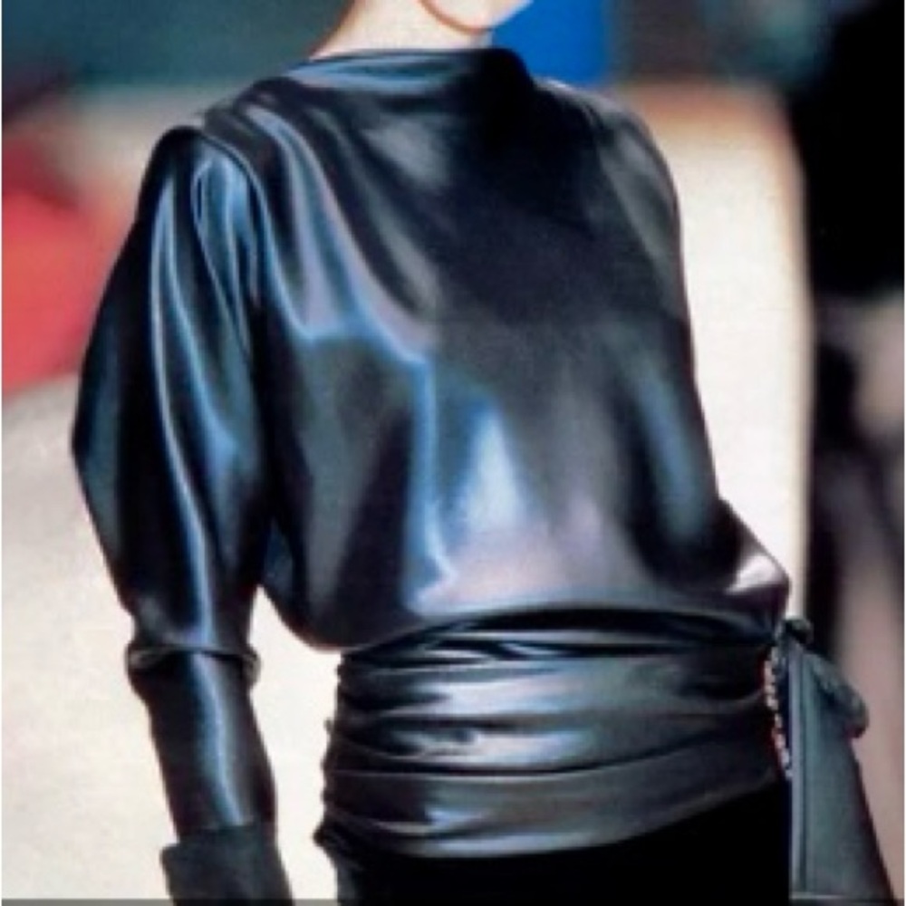 🔥NWOT🔥NEVER WORN🔥 Black Leather look top
